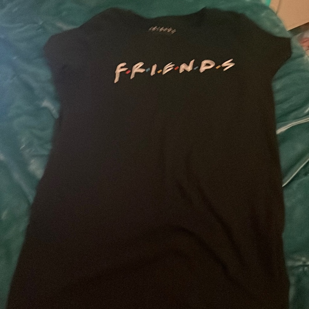 This is a friends shirt for 10$